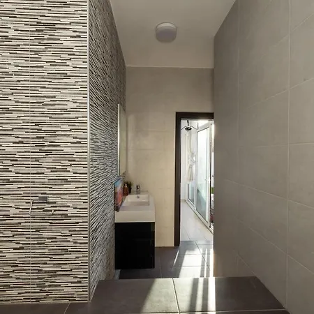 2 Bedroom Penthouse, Sea View Is-Swieqi