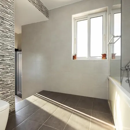 2 Bedroom Penthouse, Sea View * Is-Swieqi